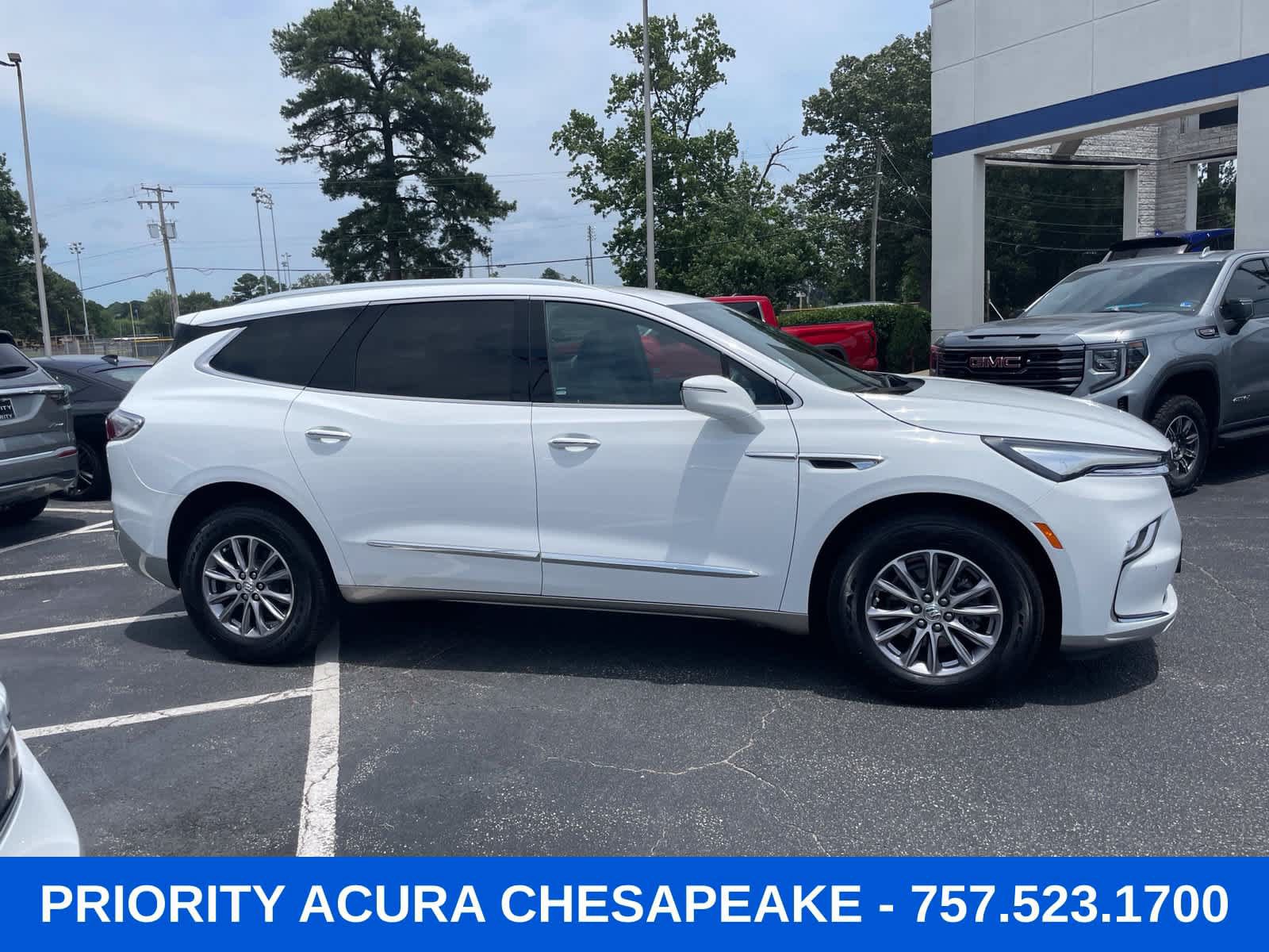 Used 2023 Buick Enclave Essence FWD image 7