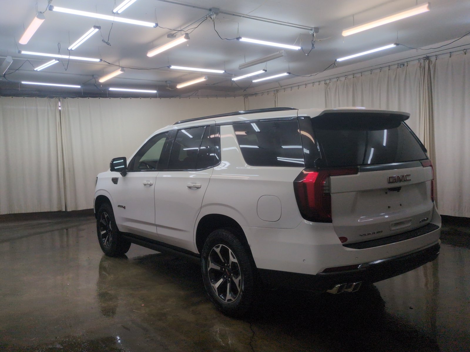 New 2026 GMC Yukon AT4 w/ AT4 Premium Package AWD/4WD image 8