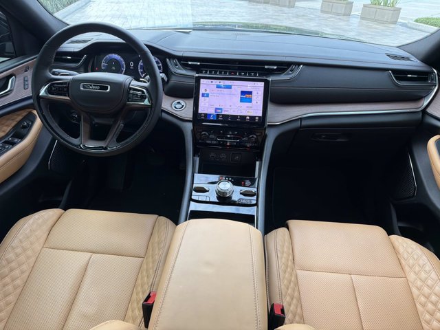 Used 2025 Jeep Grand Cherokee Summit w/ Obsidian Package AWD/4WD image 24