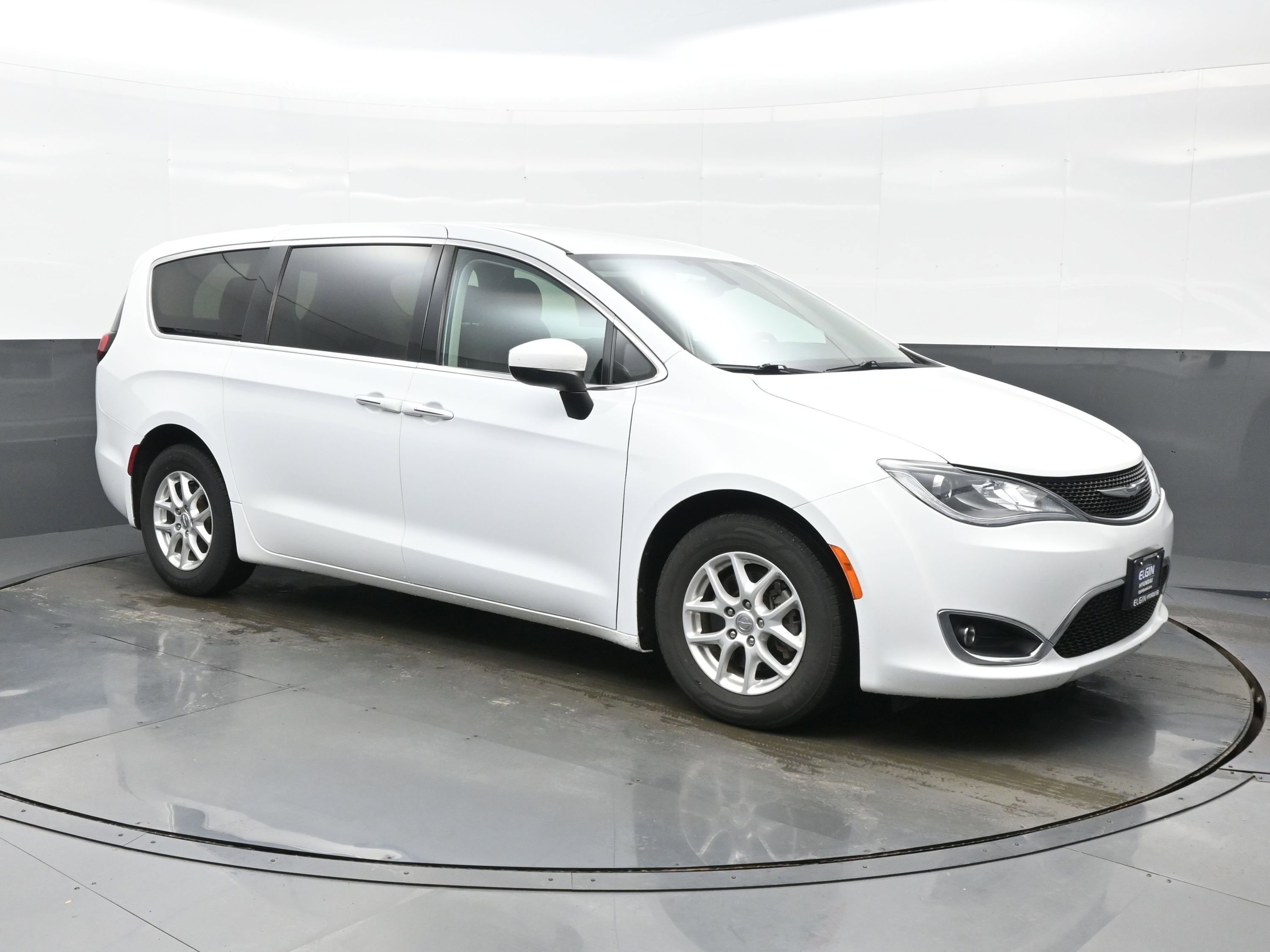 Used 2017 Chrysler Pacifica Touring Plus image 8