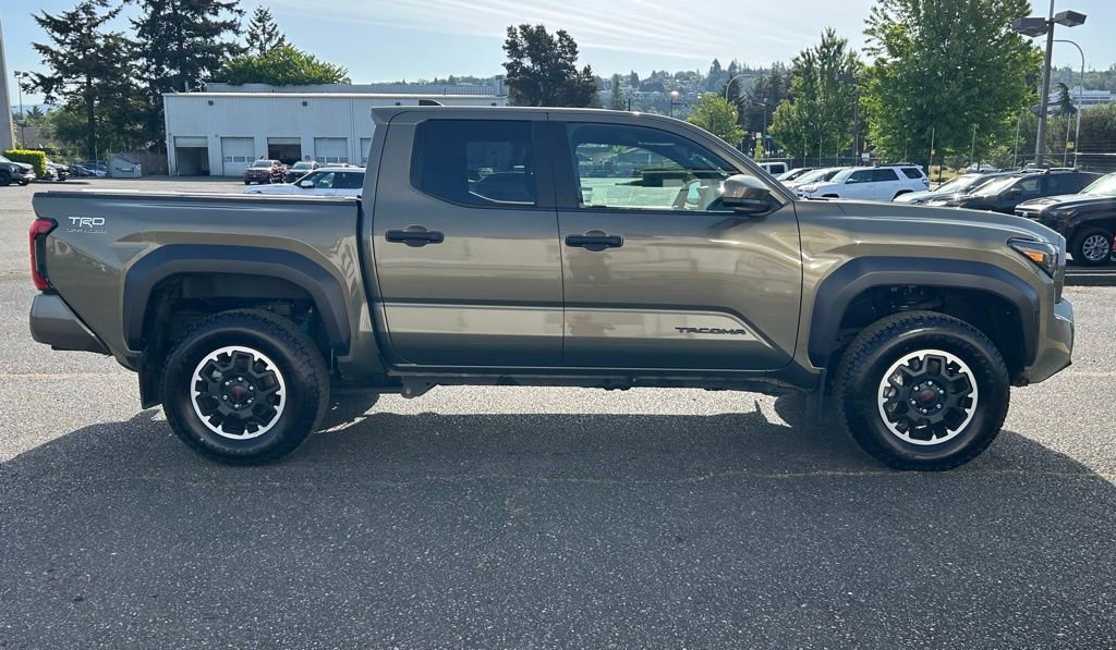 Certified 2024 Toyota Tacoma TRD Off-Road AWD/4WD image 4