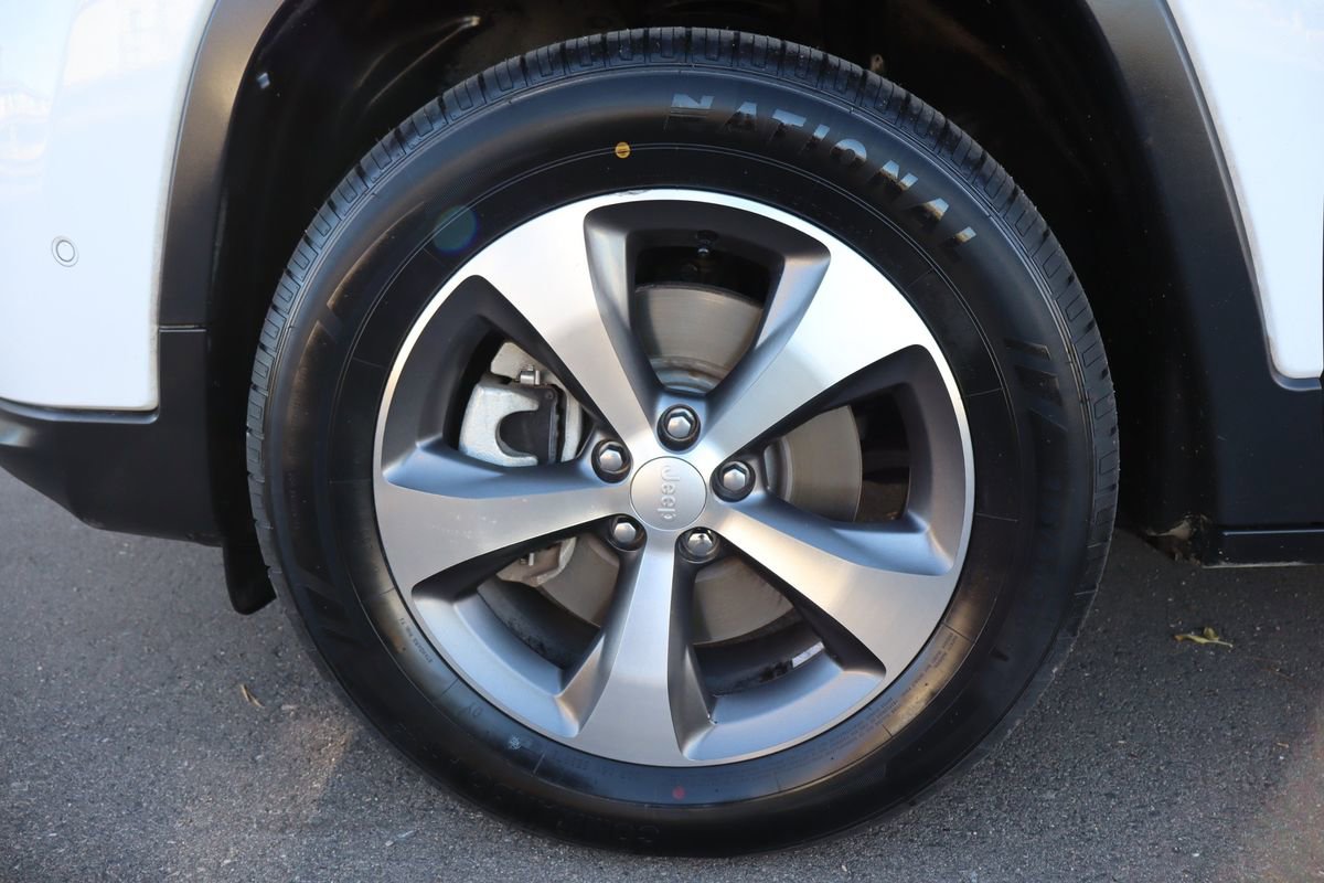 Used 2022 Jeep Cherokee Limited image 41