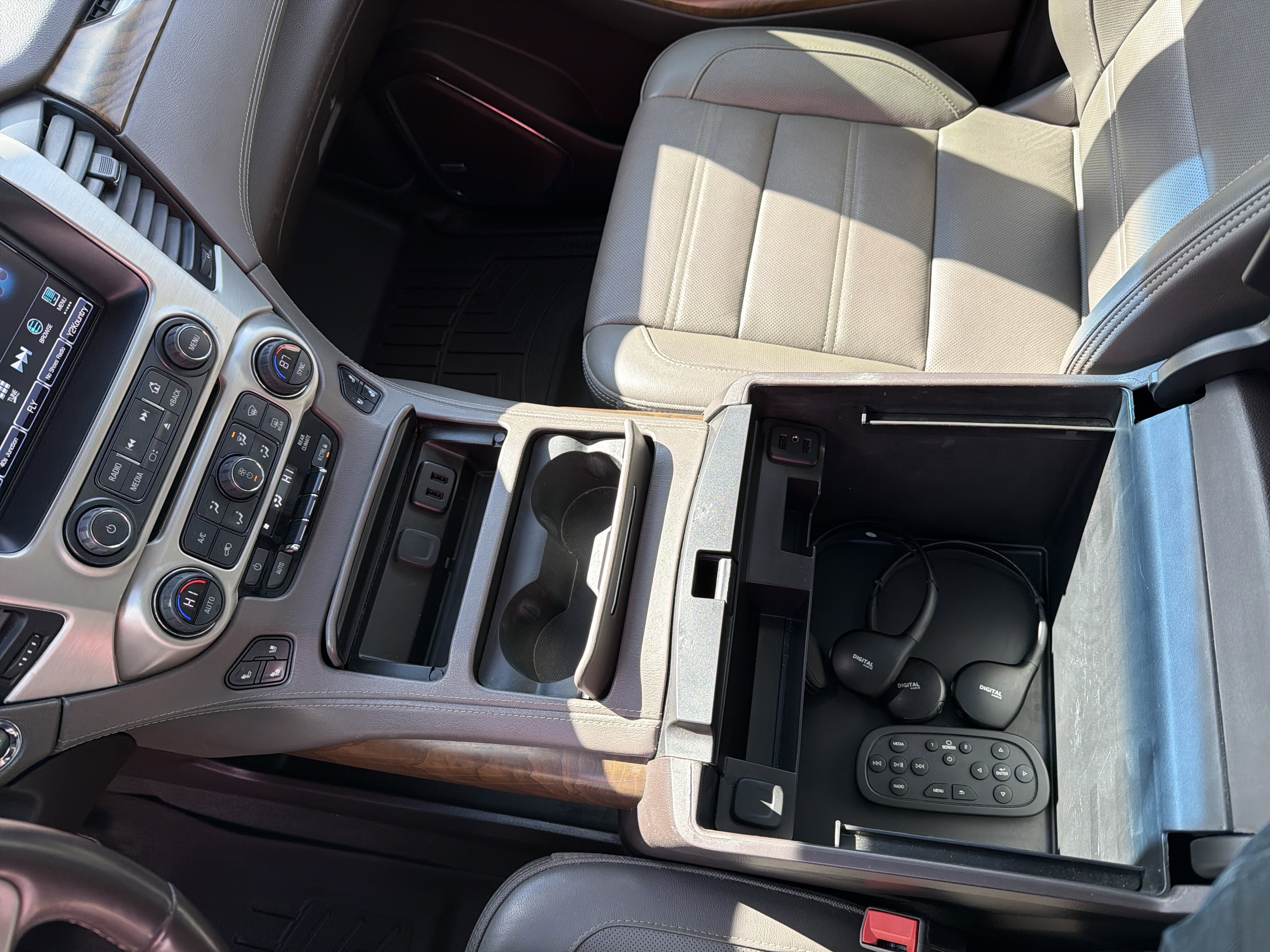 Used 2019 GMC Yukon Denali w/ Denali Ultimate Package image 18