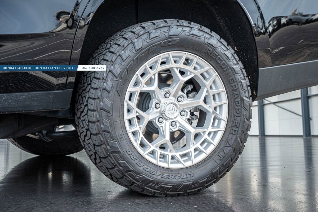 Used 2025 Chevrolet Tahoe LT w/ Comfort Package image 38