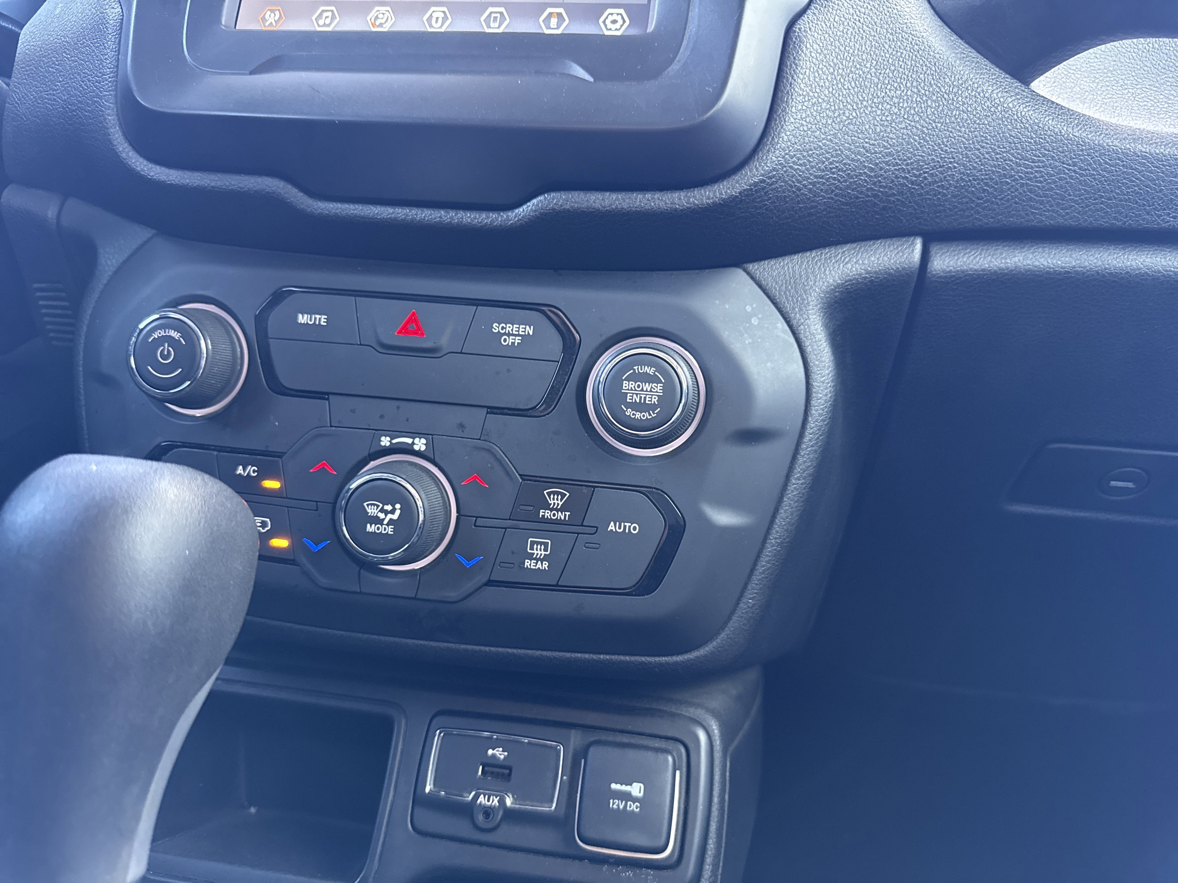 Used 2018 Jeep Renegade Altitude image 22