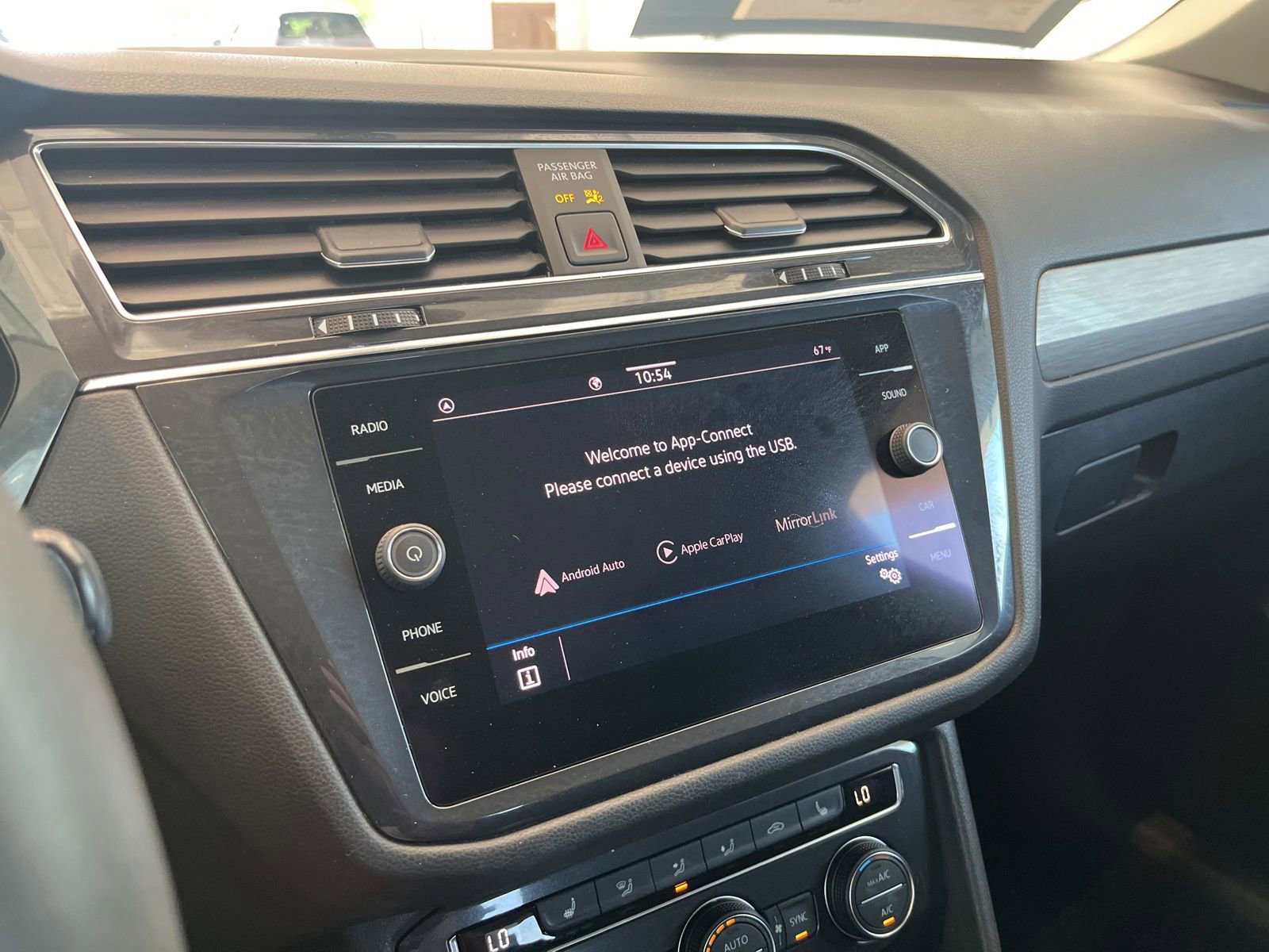 Certified 2021 Volkswagen Tiguan SE image 23