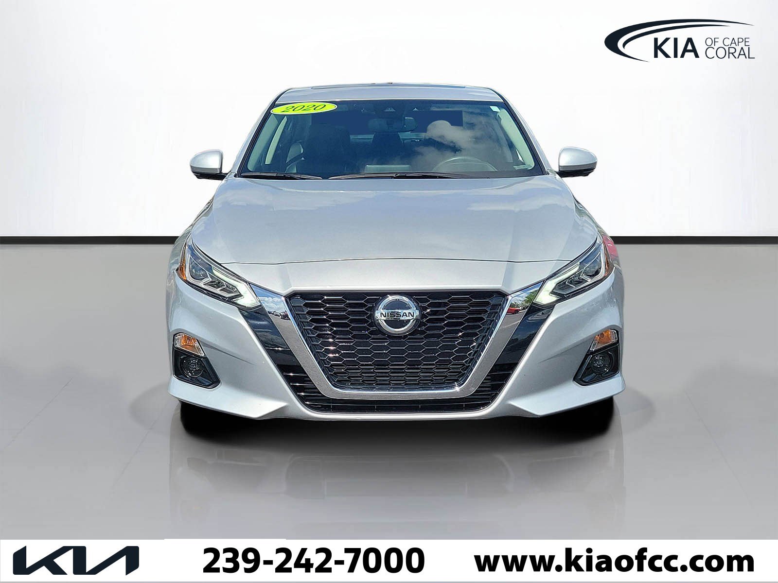 Used 2020 Nissan Altima 2.0 Platinum FWD image 2