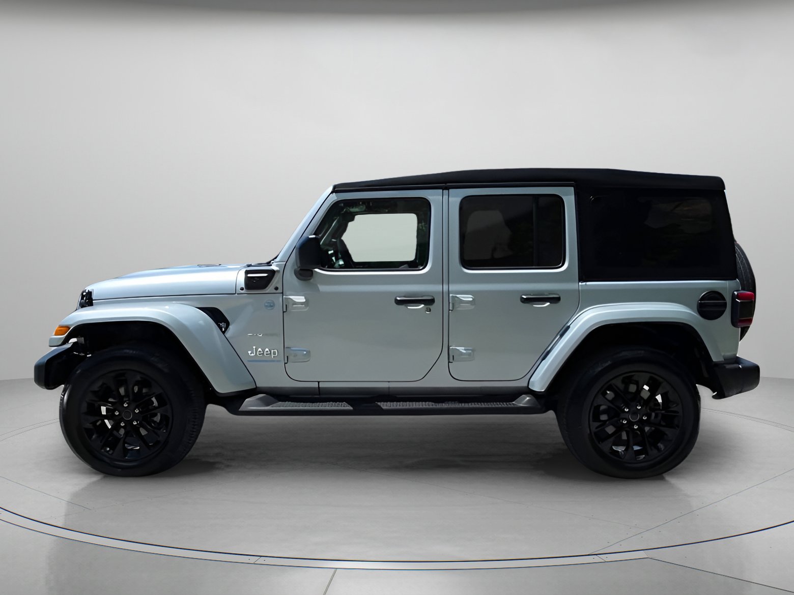 Used 2024 Jeep Wrangler Sahara w/ Technology Group image 17