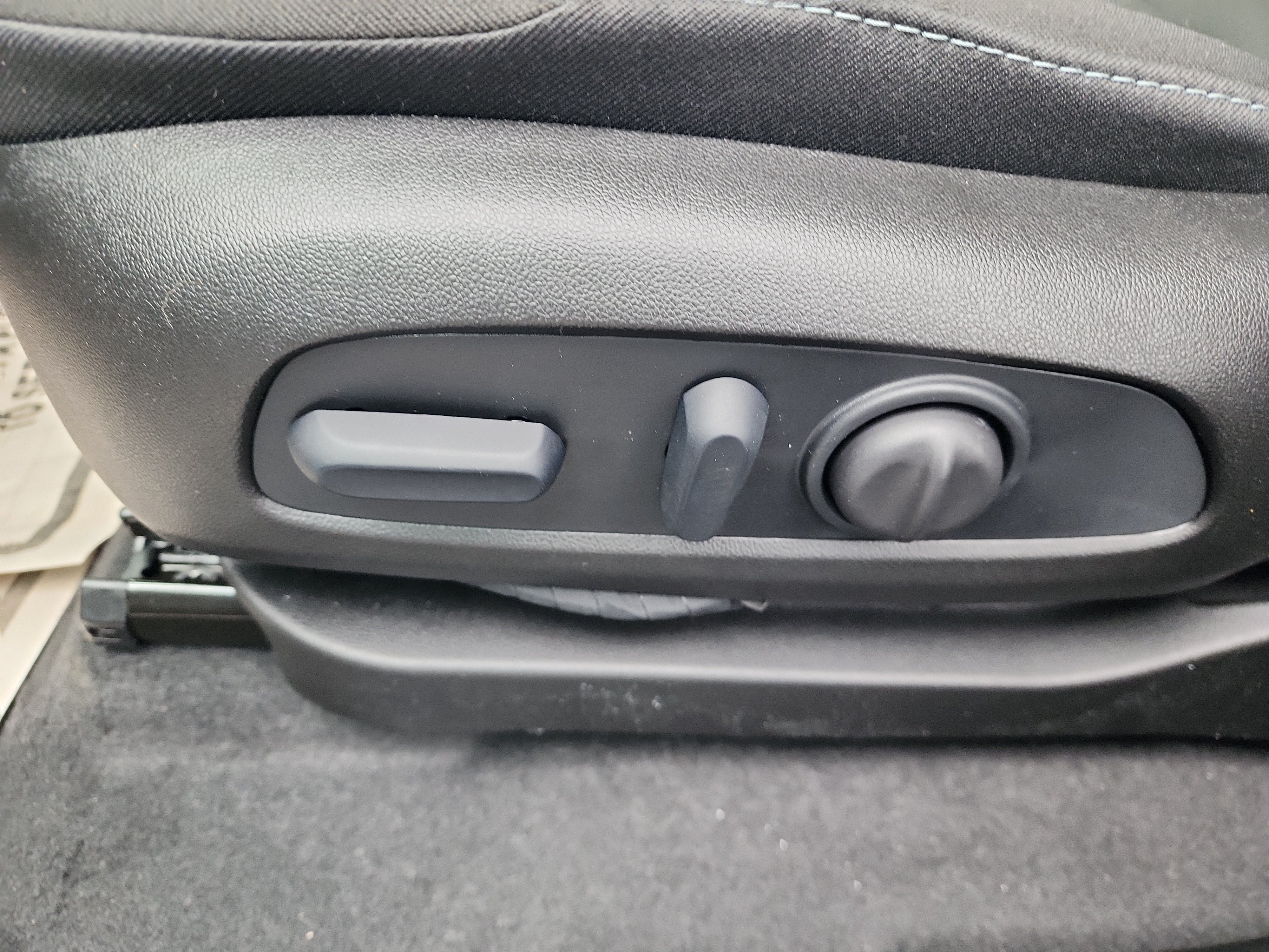 New 2027 Chevrolet Bolt LT w/ Comfort Package FWD image 12