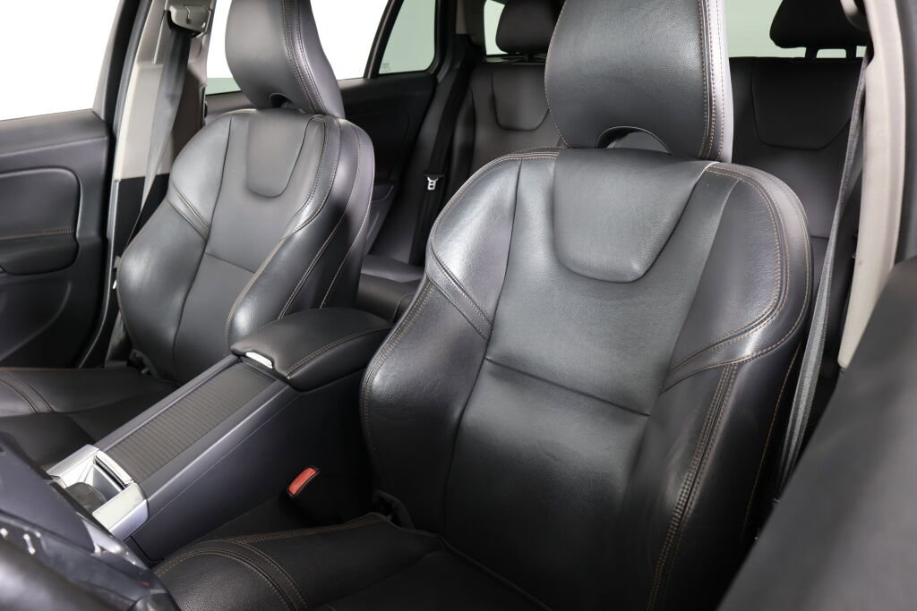 Used 2016 Volvo V60 T5 Cross Country Platinum image 11