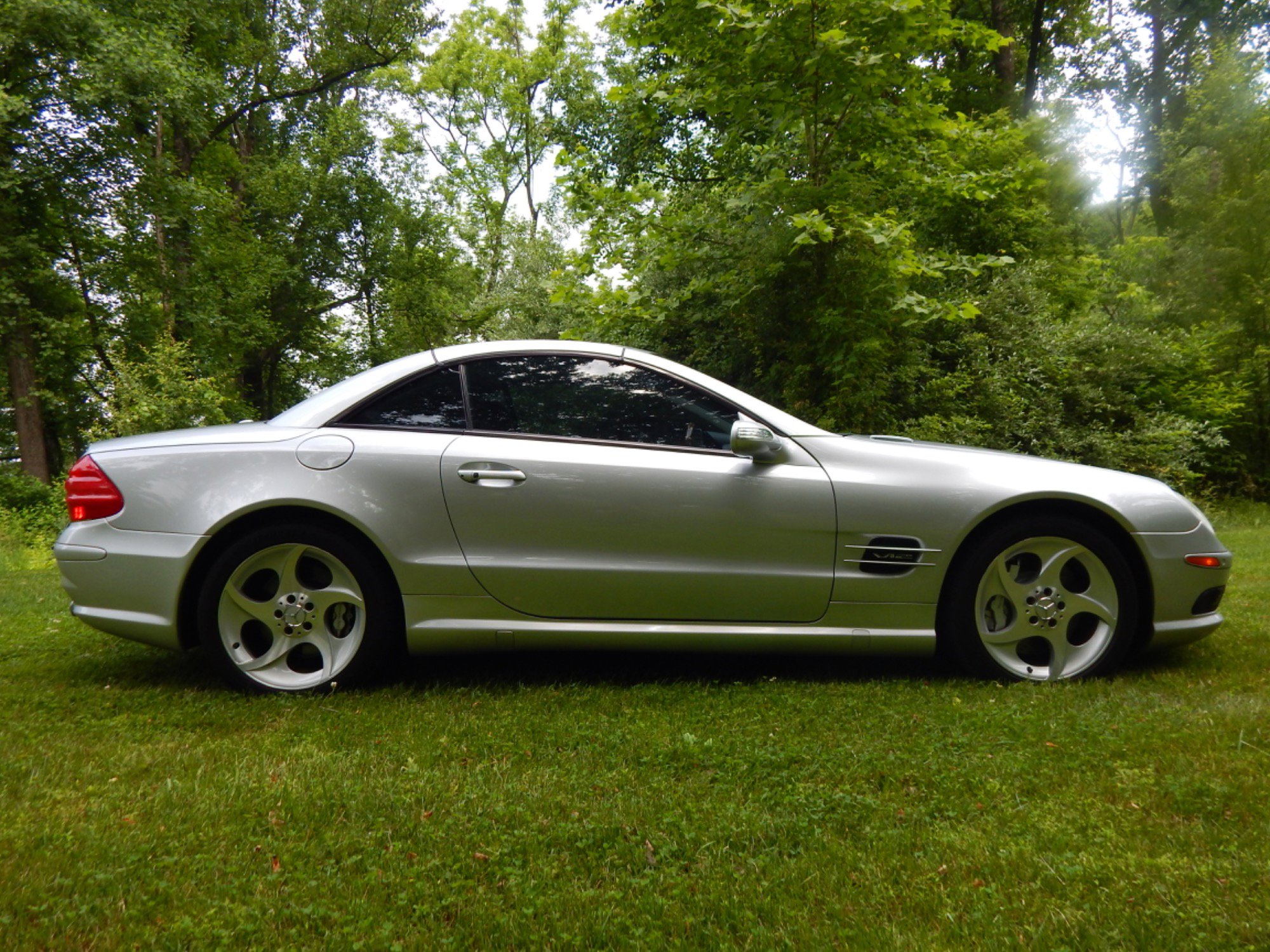 Used 2005 Mercedes-Benz SL 600 w/ AMG Sport Pkg image 12