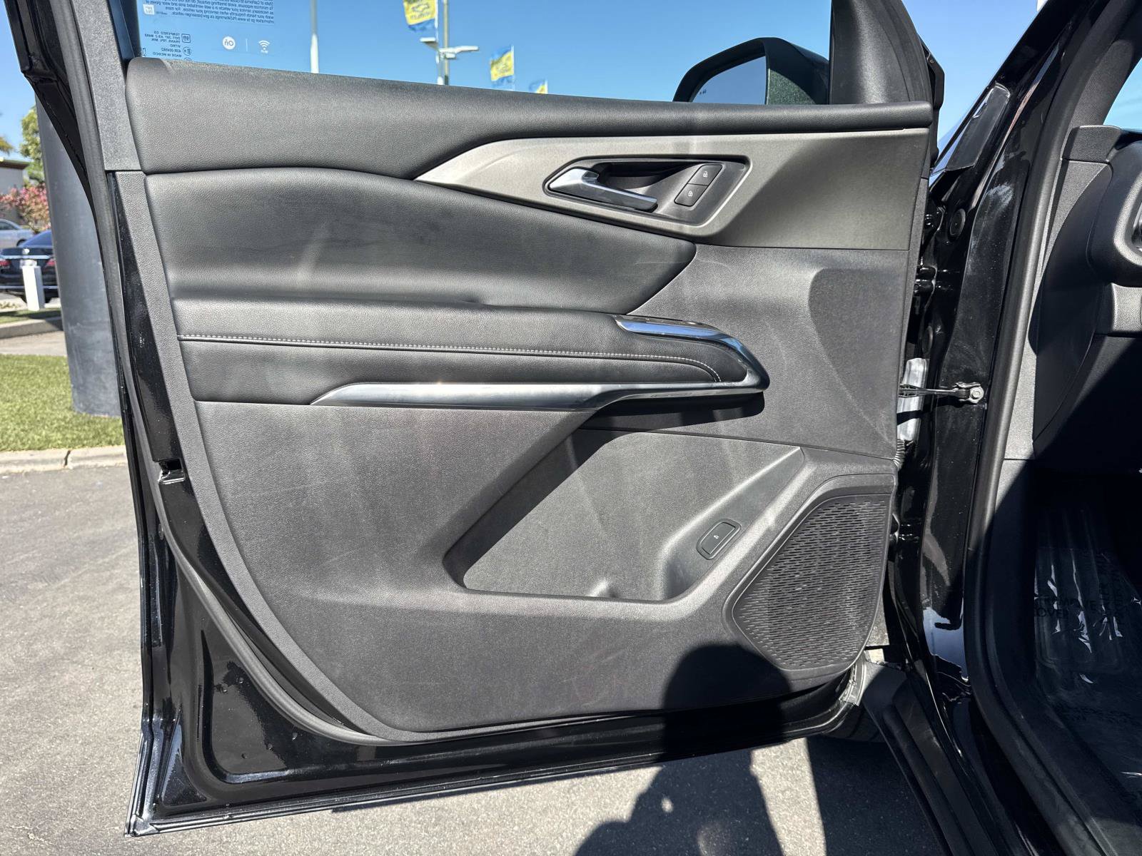 Used 2025 Chevrolet Traverse LT FWD image 21