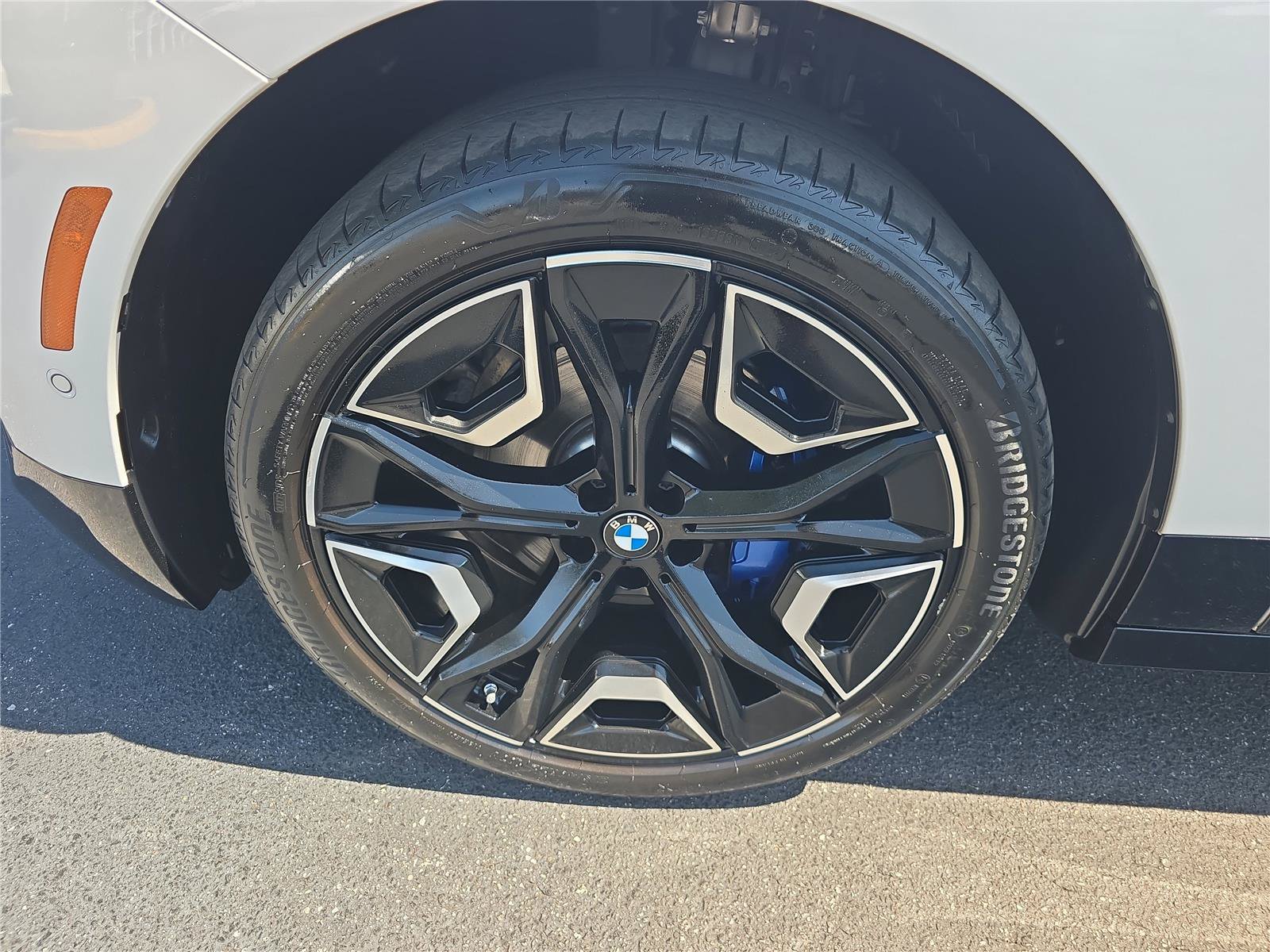 Used 2025 BMW iX xDrive50 AWD/4WD image 9
