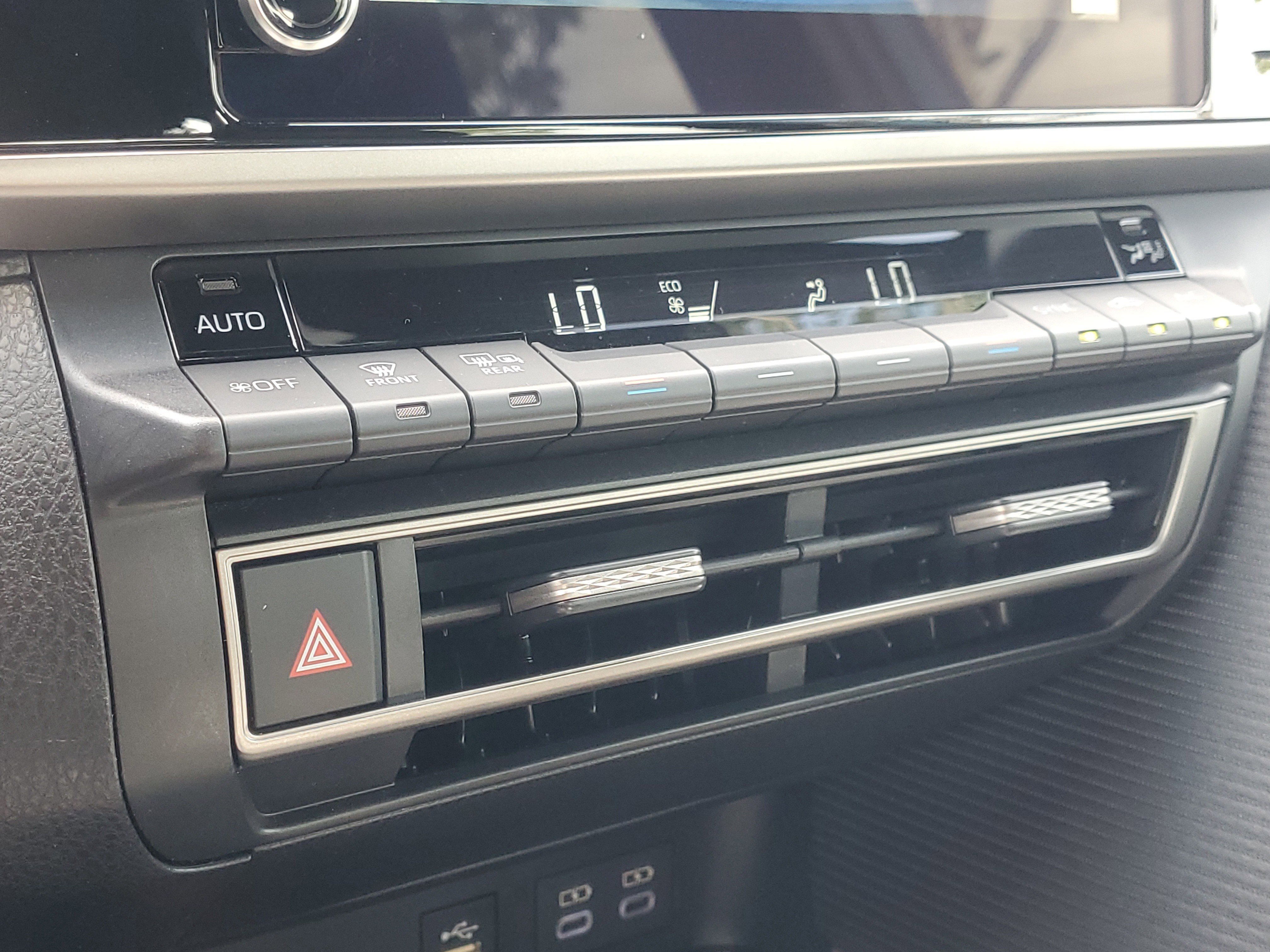 Used 2025 Toyota Camry SE image 26