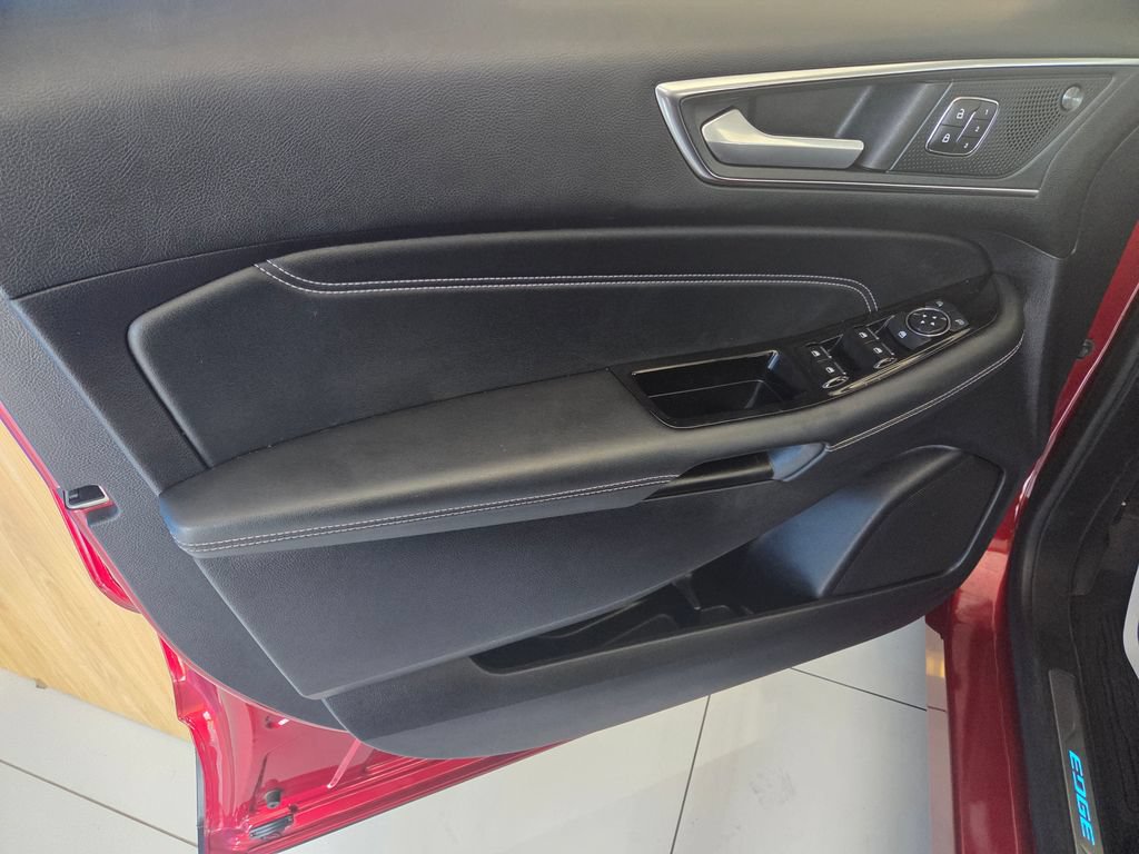 Used 2019 Ford Edge Titanium w/ Cold Weather Package AWD/4WD image 12
