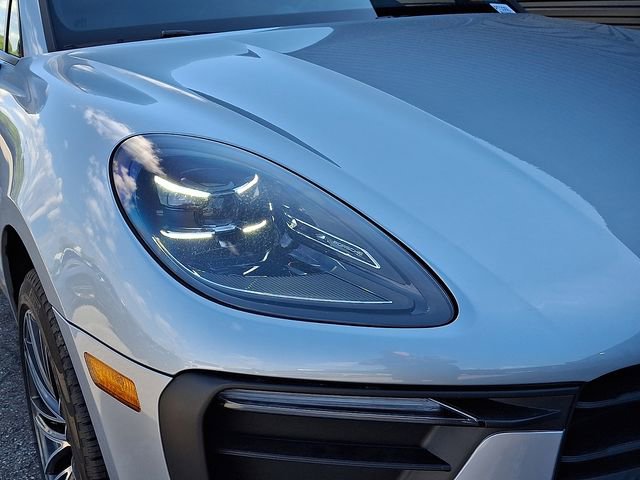 Certified 2026 Porsche Macan AWD/4WD image 11