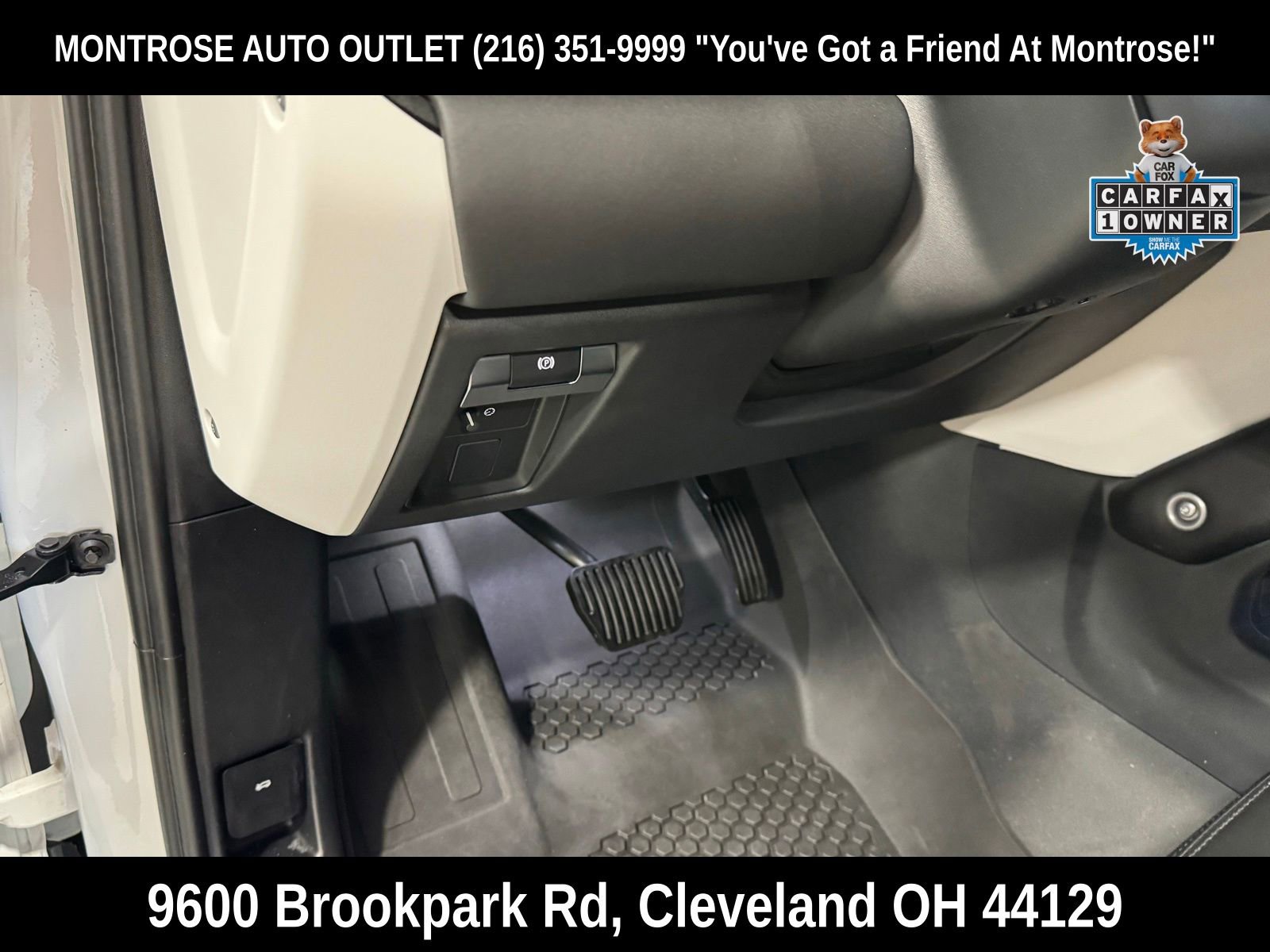 Used 2025 Land Rover Defender 90 X-Dynamic SE image 16