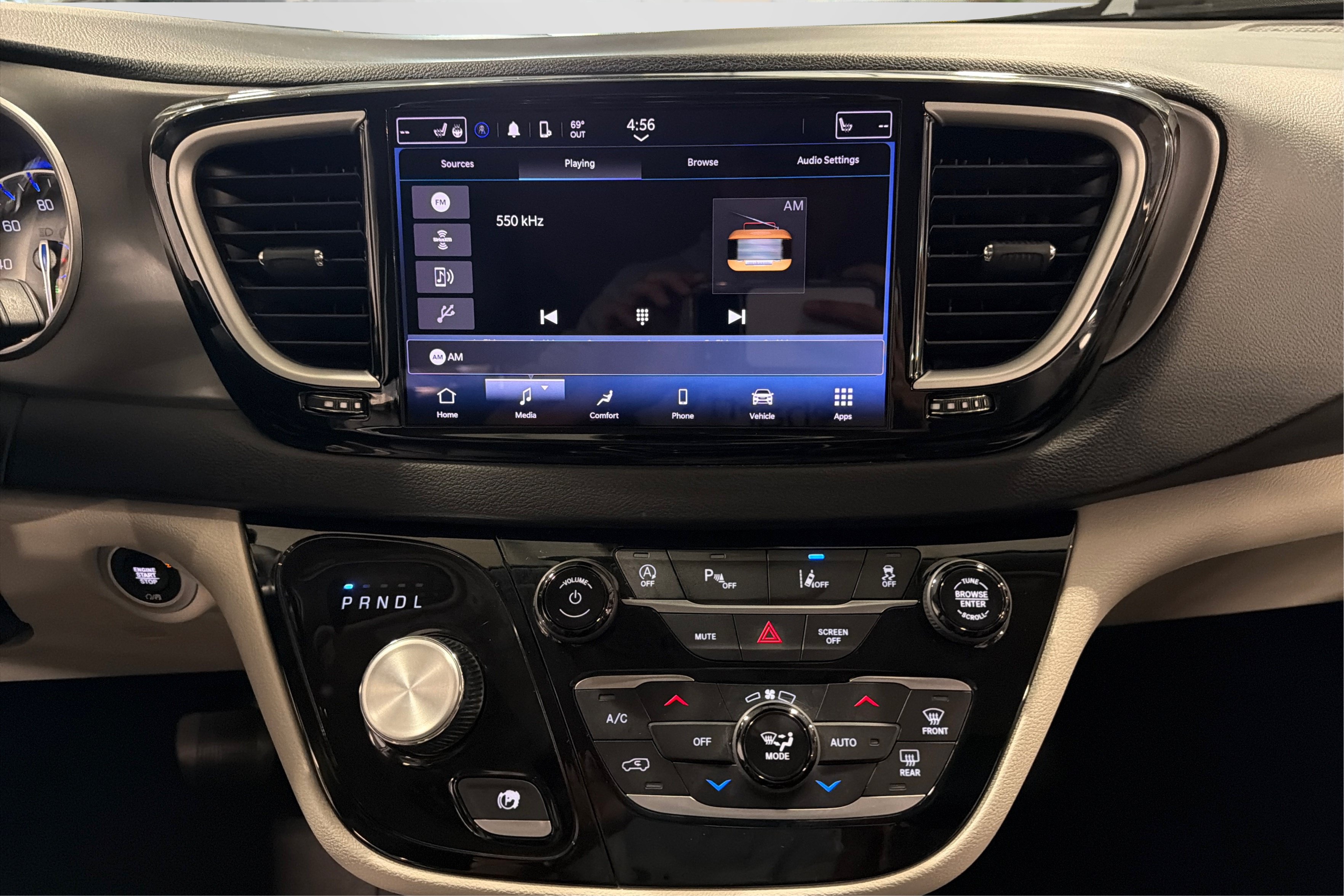 Used 2023 Chrysler Pacifica Touring-L FWD image 28