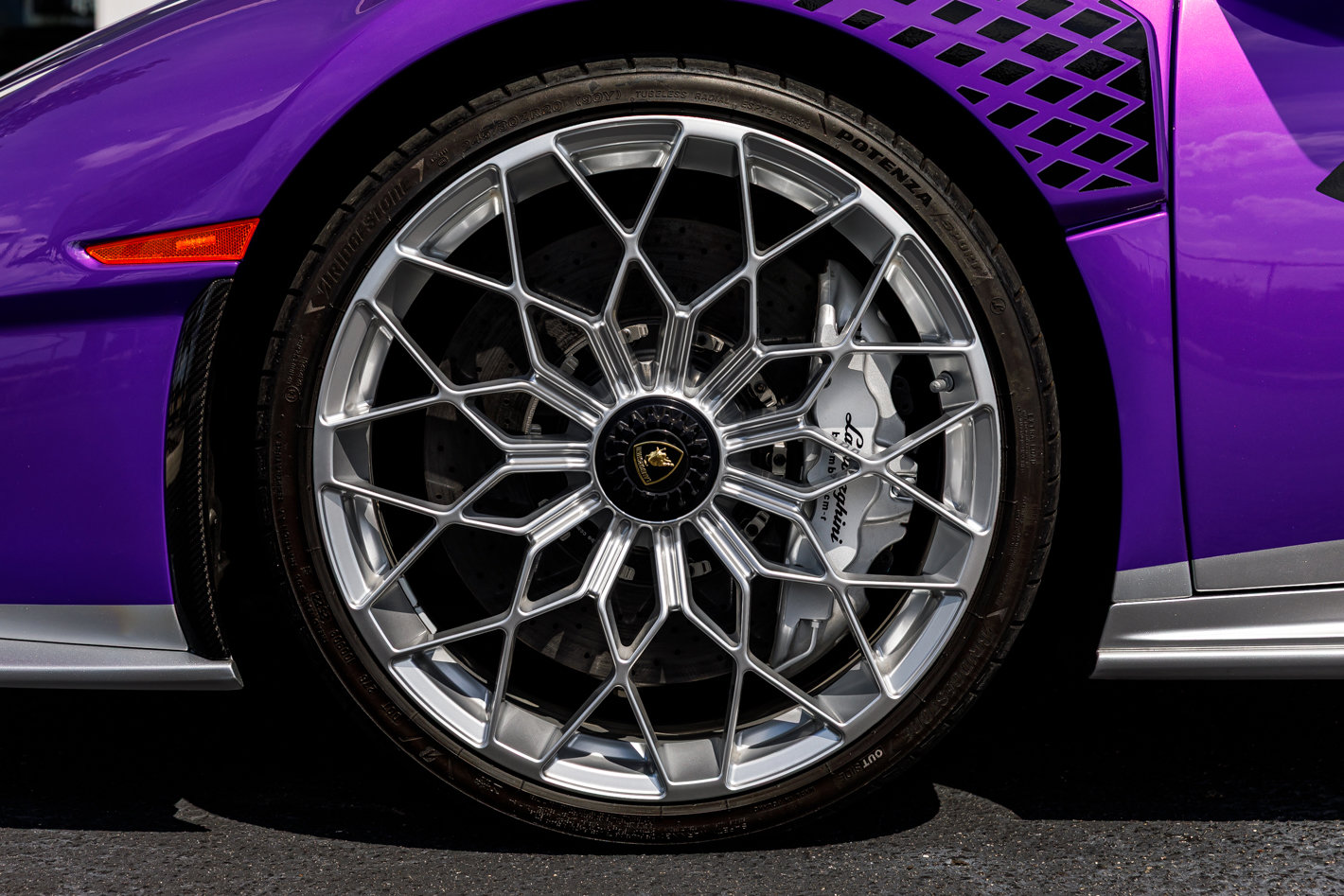 Used 2023 Lamborghini Huracan STO image 14