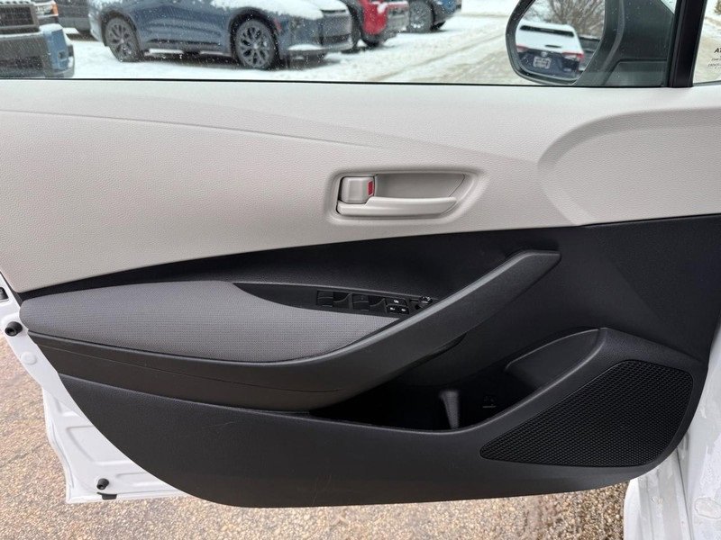 Used 2022 Toyota Corolla LE image 19