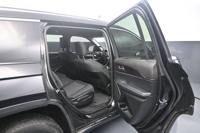 Used 2022 Jeep Grand Cherokee L Laredo w/ Luxury Tech Group I AWD/4WD image 33
