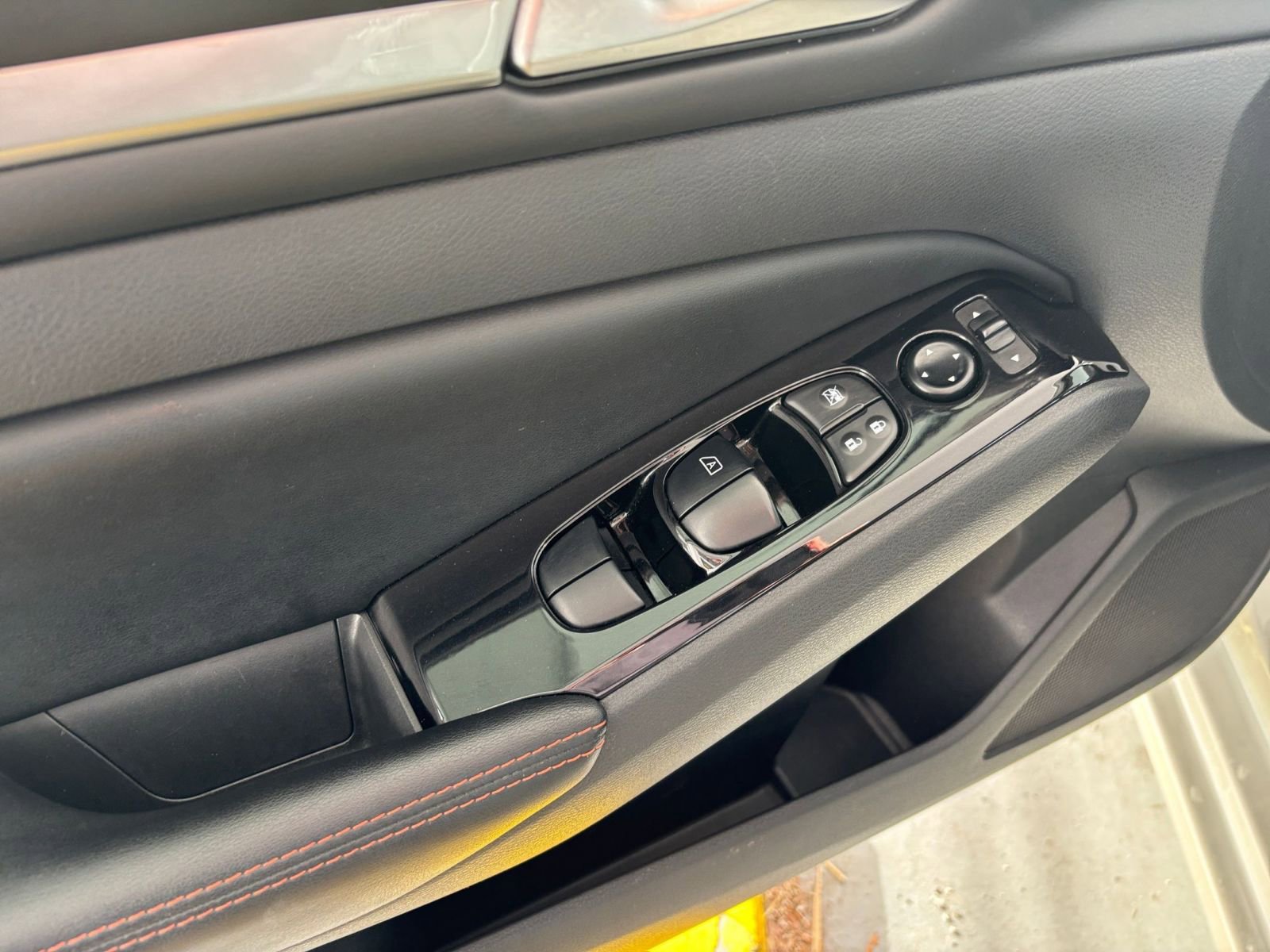 Used 2025 Nissan Altima 2.5 SR image 21