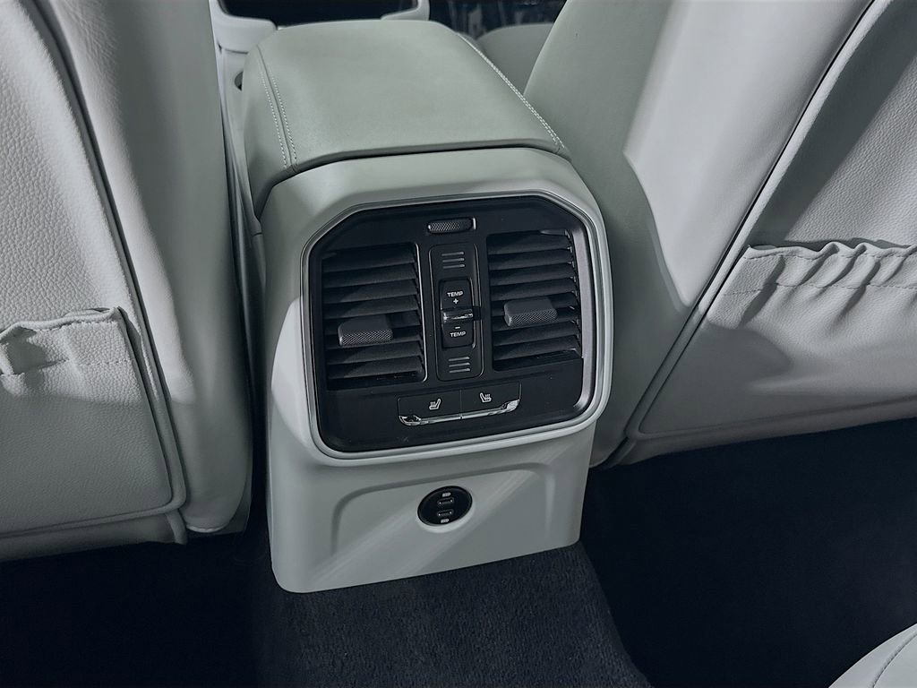 New 2026 Porsche Macan Turbo AWD/4WD image 27