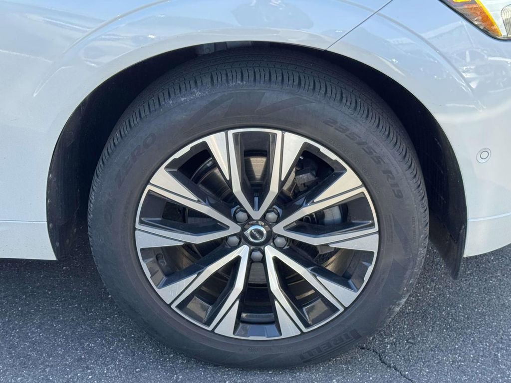 Certified 2023 Volvo XC60 B5 Plus w/ Climate Package image 6