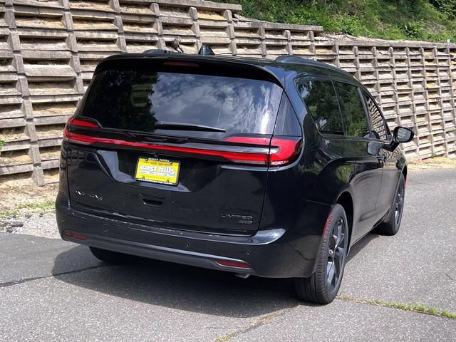 New 2027 Chrysler Pacifica Limited AWD/4WD image 2