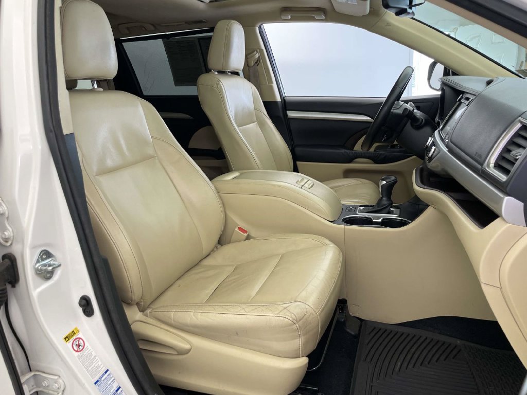 Used 2015 Toyota Highlander XLE AWD/4WD image 21