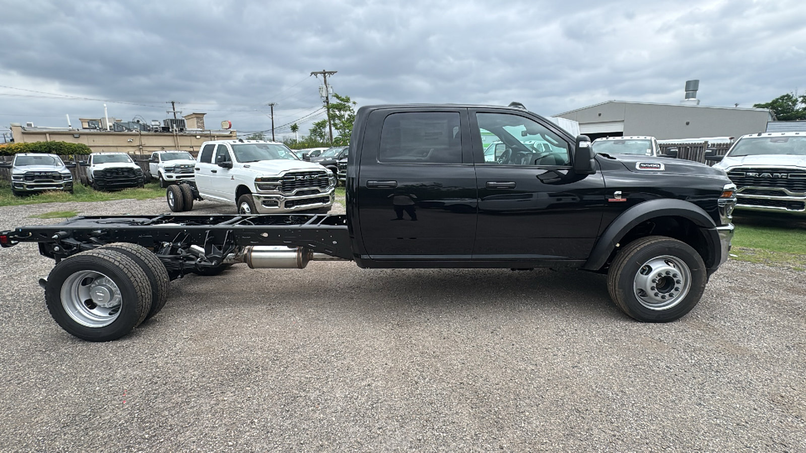 New 2026 RAM 5500 Tradesman w/ Chrome Appearance Group AWD/4WD image 4