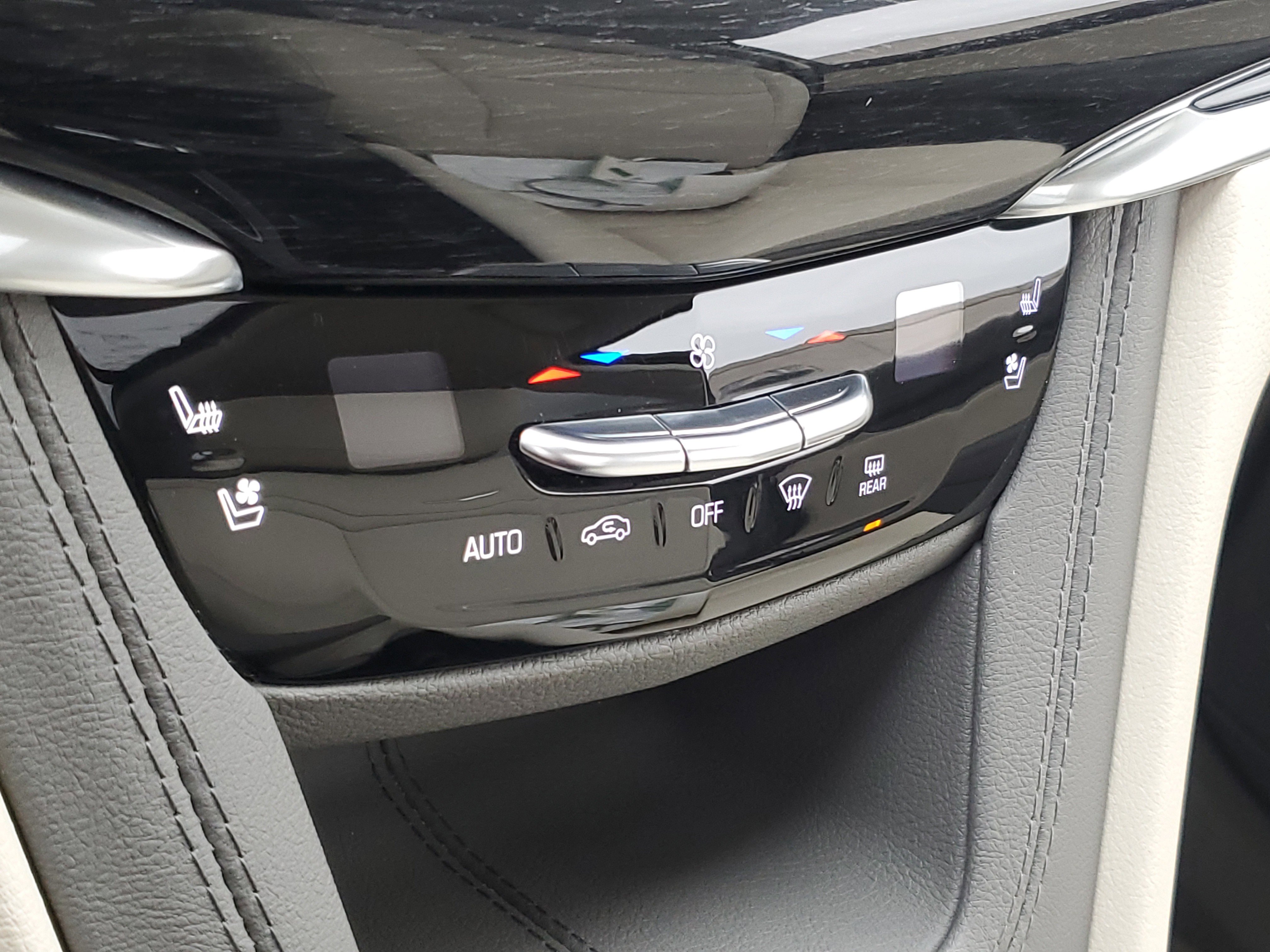 Used 2023 Cadillac XT6 Premium Luxury image 27