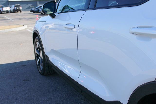 Used 2025 Volvo XC40 B5 Plus image 48