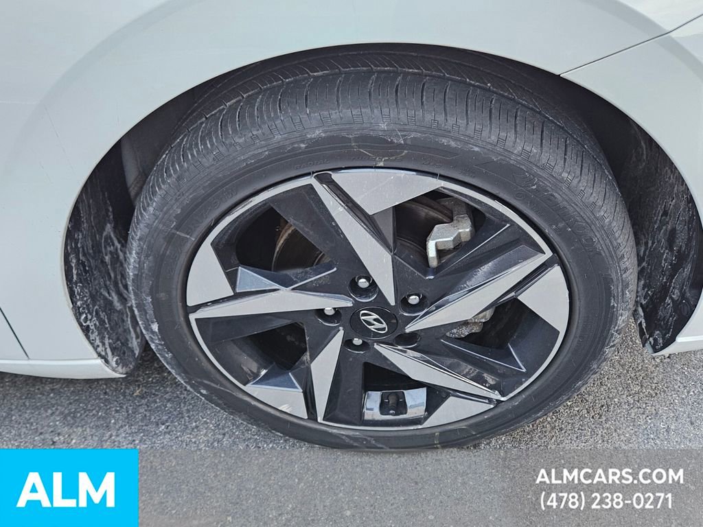 Used 2023 Hyundai Elantra Limited image 5