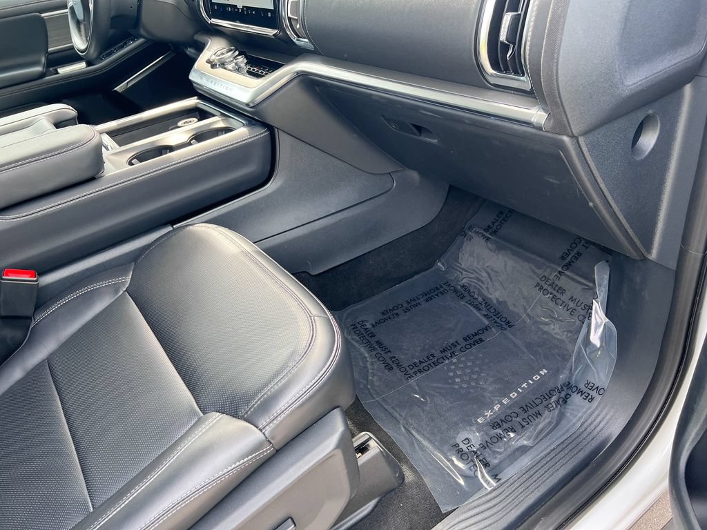 Certified 2025 Ford Expedition Platinum AWD/4WD image 23