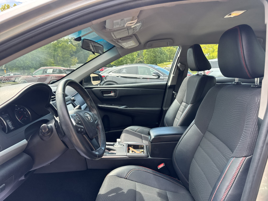 Used 2016 Toyota Camry SE FWD image 6