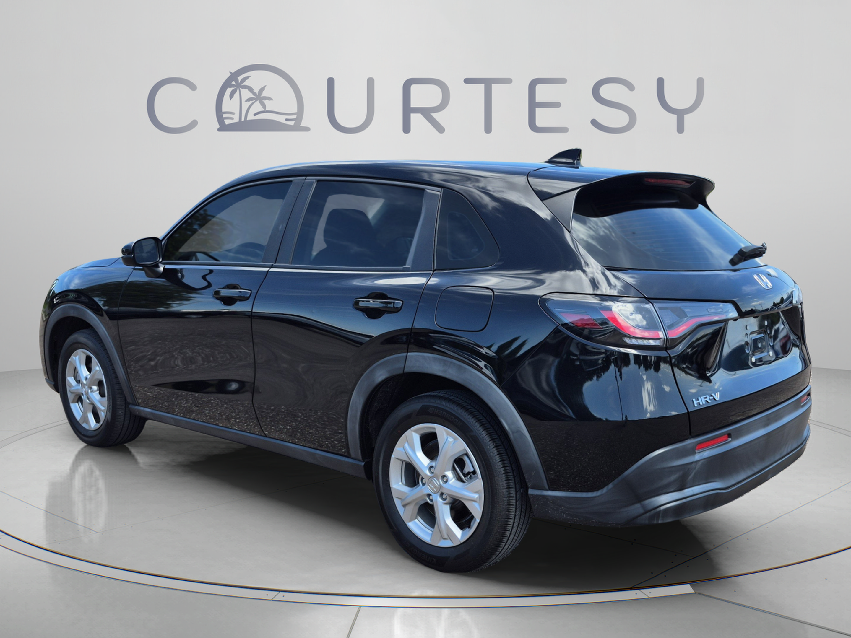Used 2023 Honda HR-V LX image 3