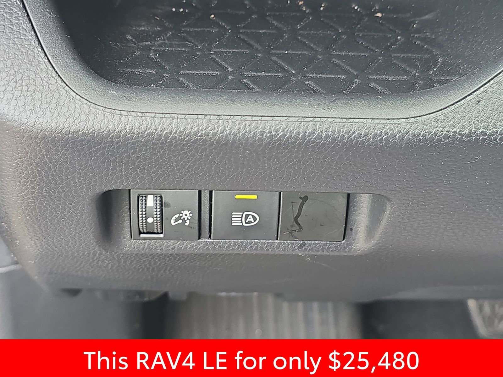 Used 2021 Toyota RAV4 LE image 32
