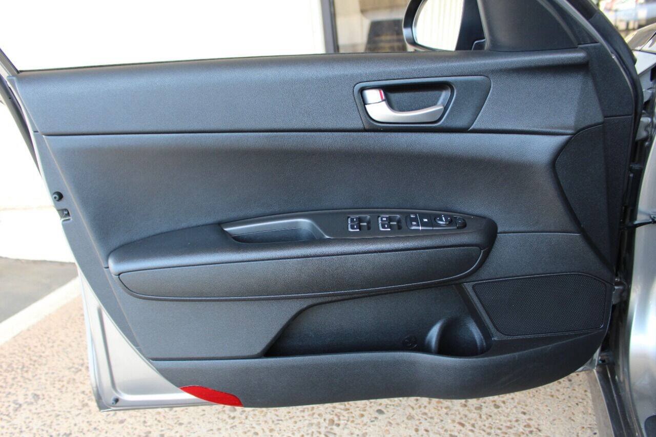 Used 2017 Kia Optima LX w/ Option Group 014 FWD image 16