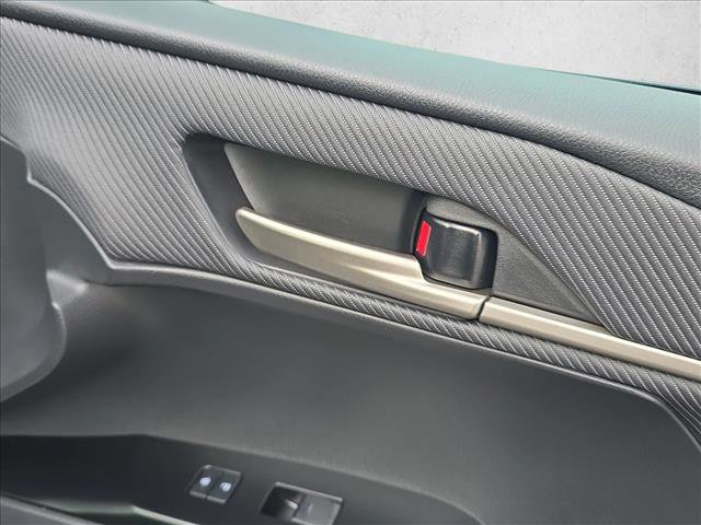 Used 2025 Toyota Camry SE image 25