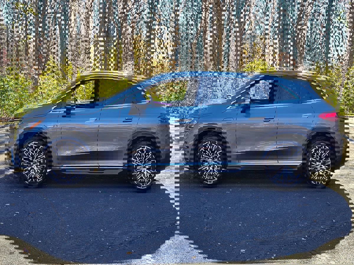 Used 2023 Mercedes-Benz EQE 500 4MATIC SUV image 3