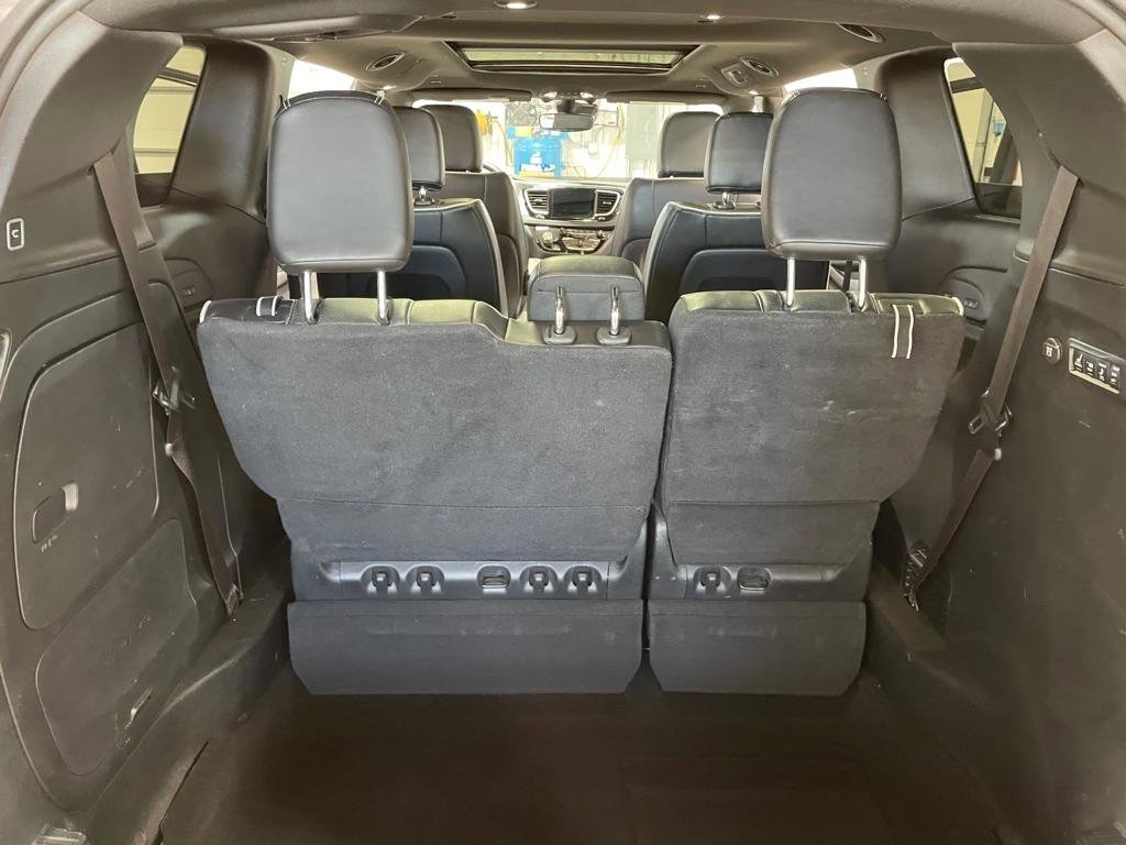 Used 2019 Chrysler Pacifica Limited w/ Advanced Safetytec Group image 18