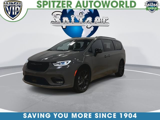 Used 2025 Chrysler Pacifica Limited AWD/4WD image 6
