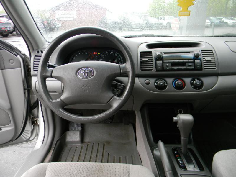 Used 2004 Toyota Camry LE FWD image 16