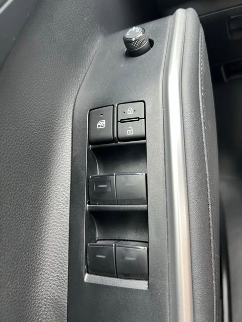 Used 2023 Toyota Highlander XLE AWD/4WD image 22