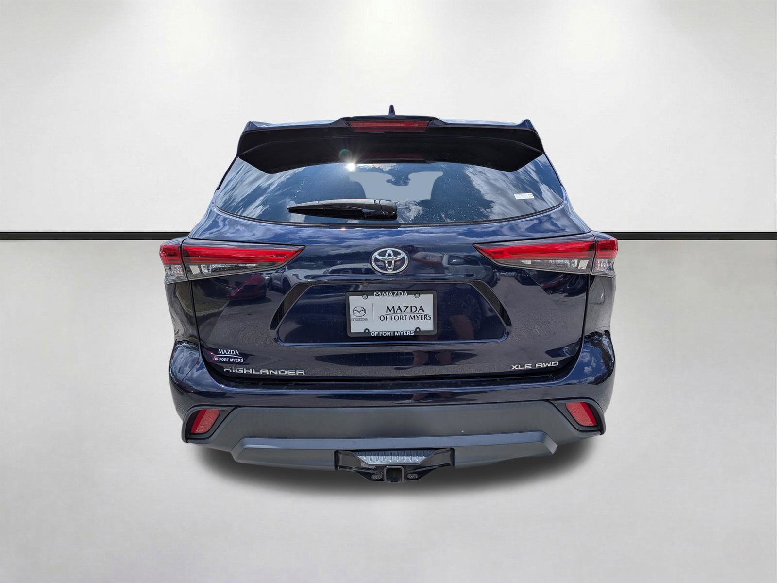 Used 2020 Toyota Highlander XLE AWD/4WD image 5