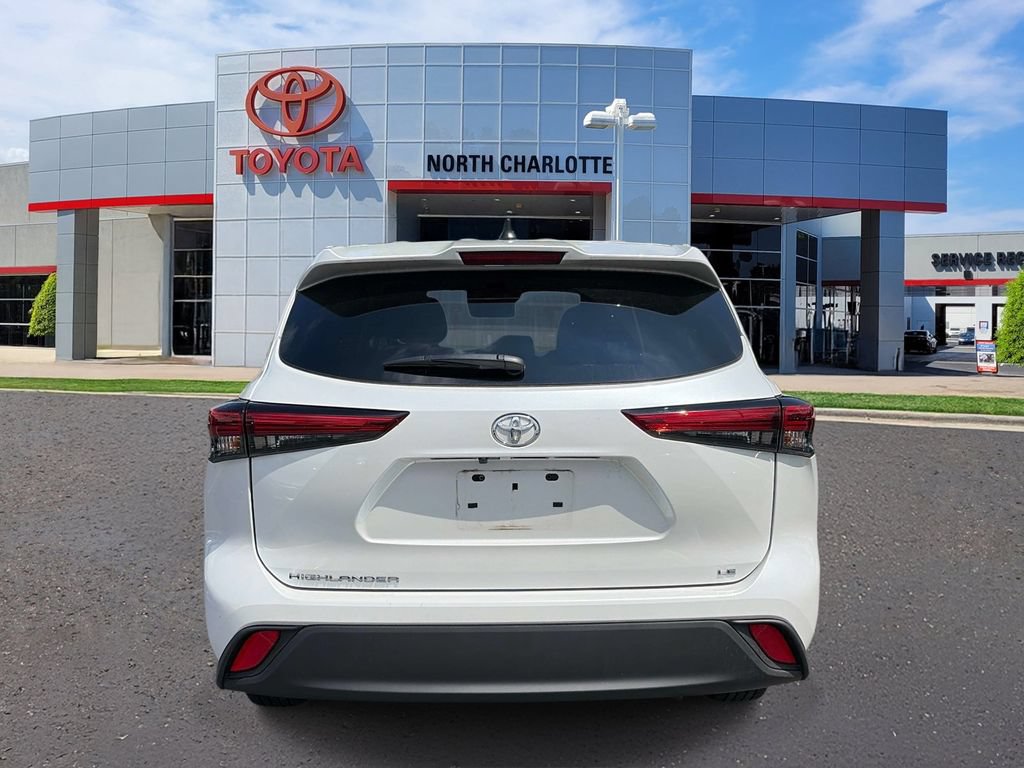 Used 2023 Toyota Highlander LE FWD image 6