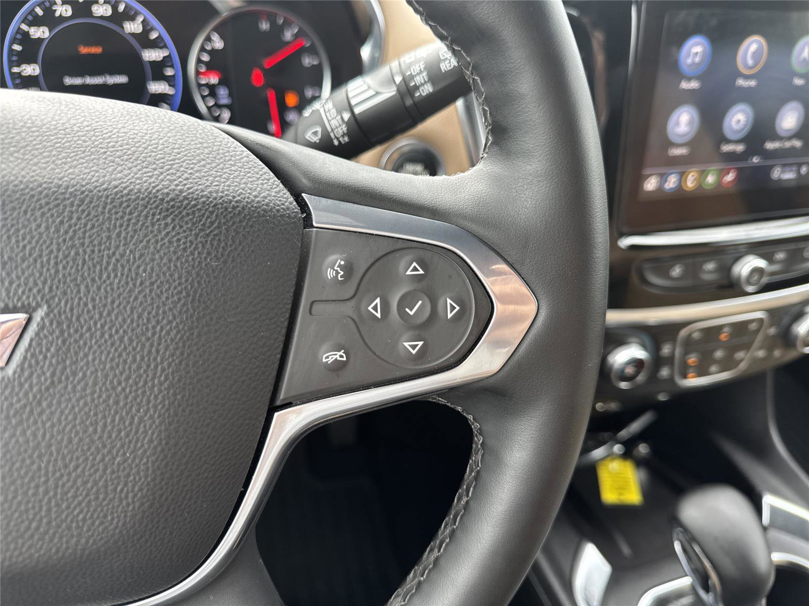 Used 2023 Chevrolet Traverse Premier image 36