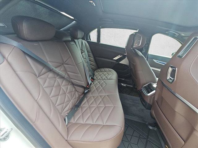 Used 2025 BMW 740i xDrive AWD/4WD image 19
