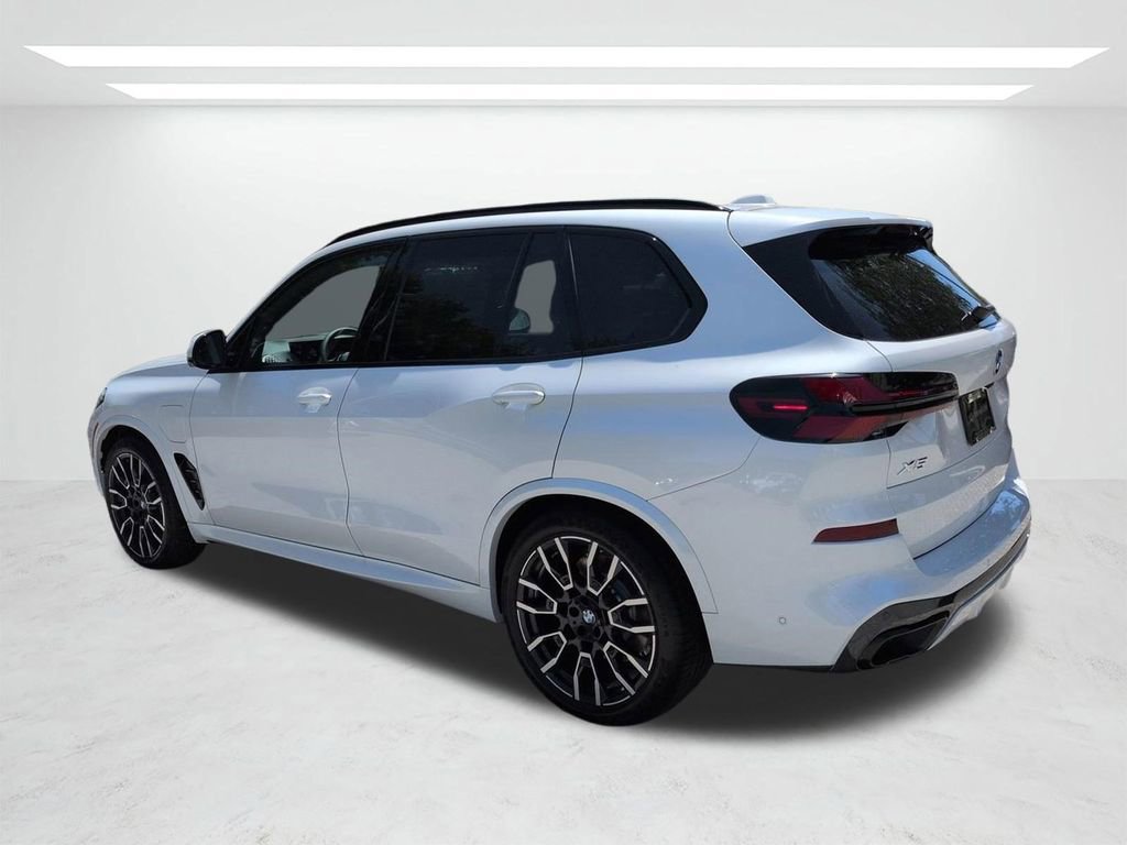 New 2026 BMW X5 xDrive50e w/ M Sport Package AWD/4WD image 6